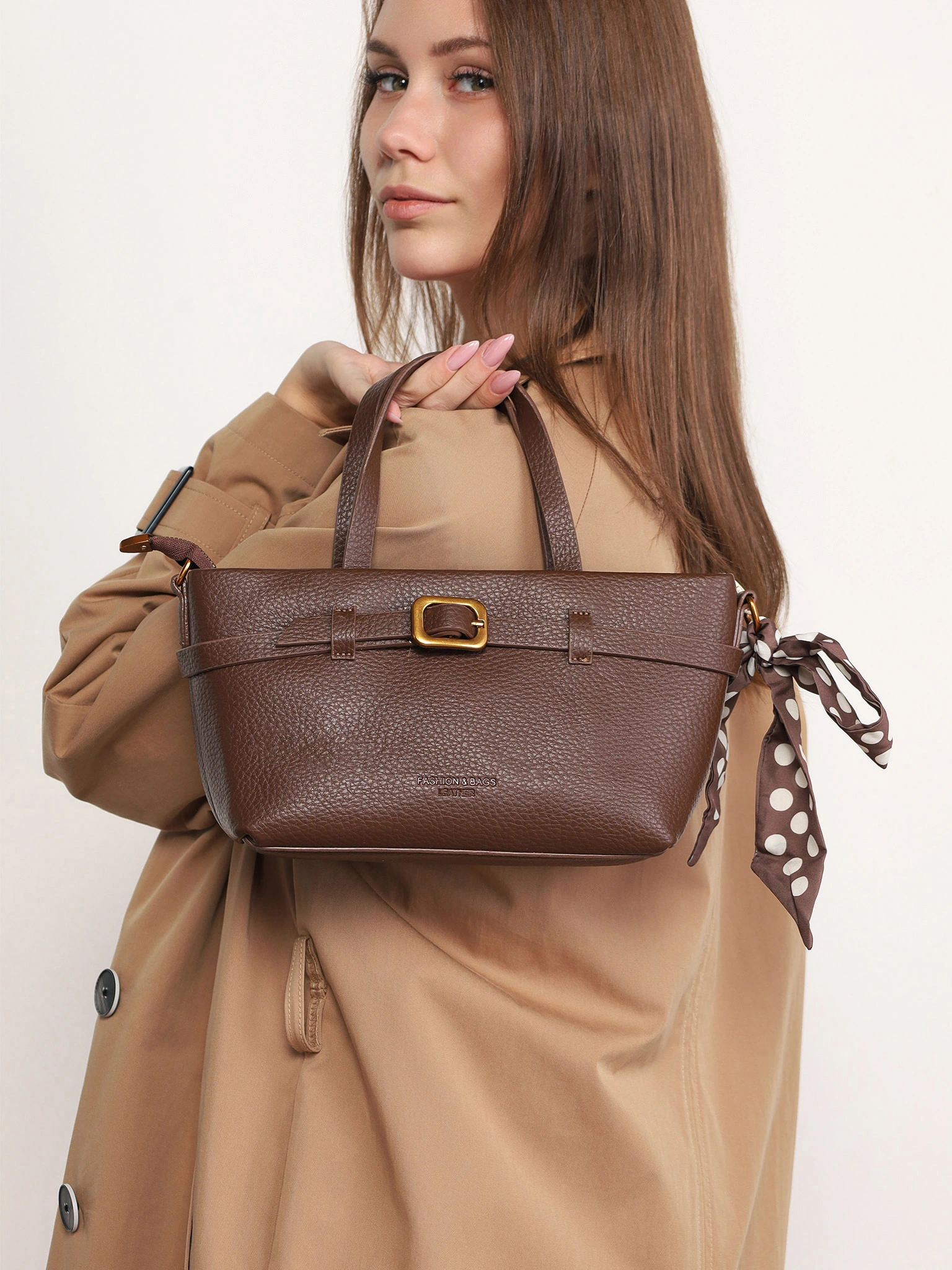 Сумка-тоут с декоративным платком и ремешком с пряжкой в ассортименте